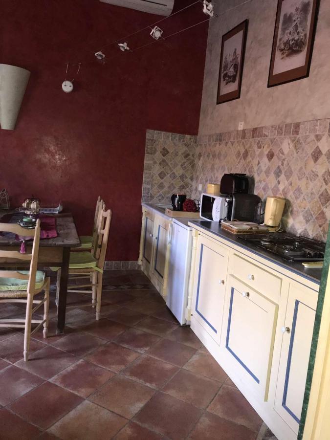 Bed and Breakfast Le Mazet De La Dame Barbentane Esterno foto